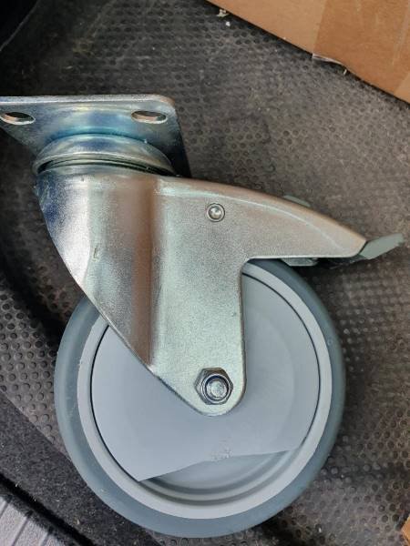 TPR castor with a broken grey plastic thread guard during transport